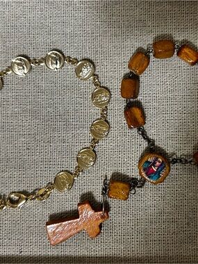 ✝️New Gold tone Virgin of Guadalupe Coin Bracelet - bonus caplet included